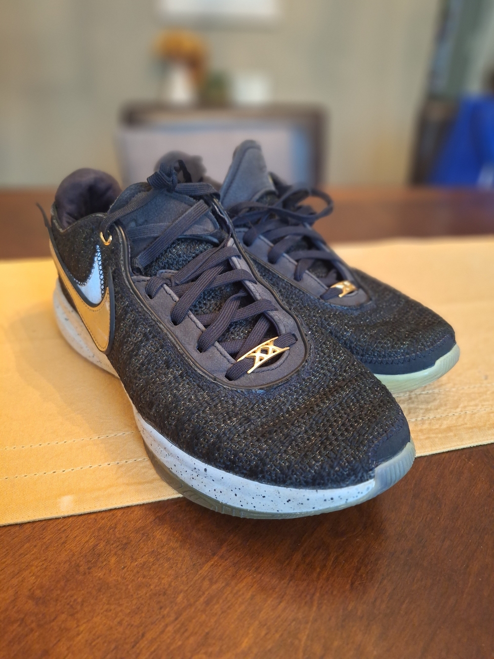 Nike Lebron 20 XX Black and Gold Low-Top Men's Shoes Sz 11